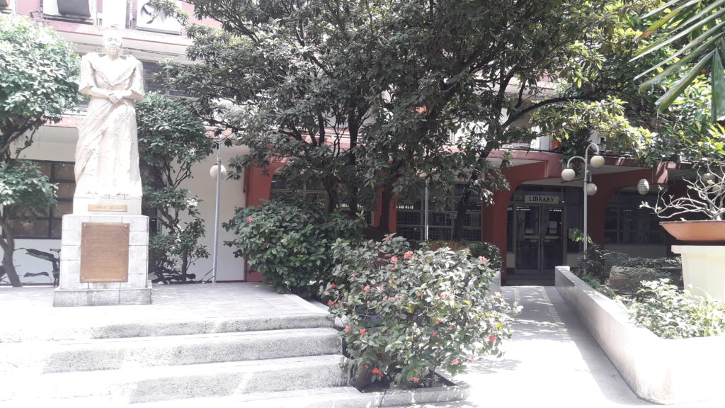 セントロエスカラー大学（Centro Escolar University )の校庭