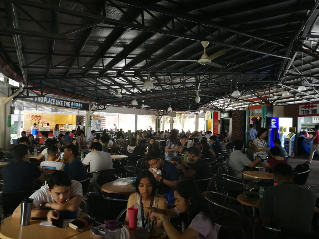 アテネオ大学(Ateneo de Manila University)の食堂