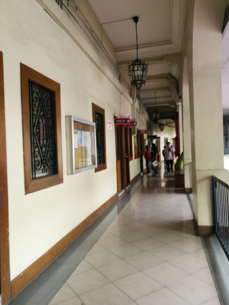 レトラン大学(Letran College)の廊下