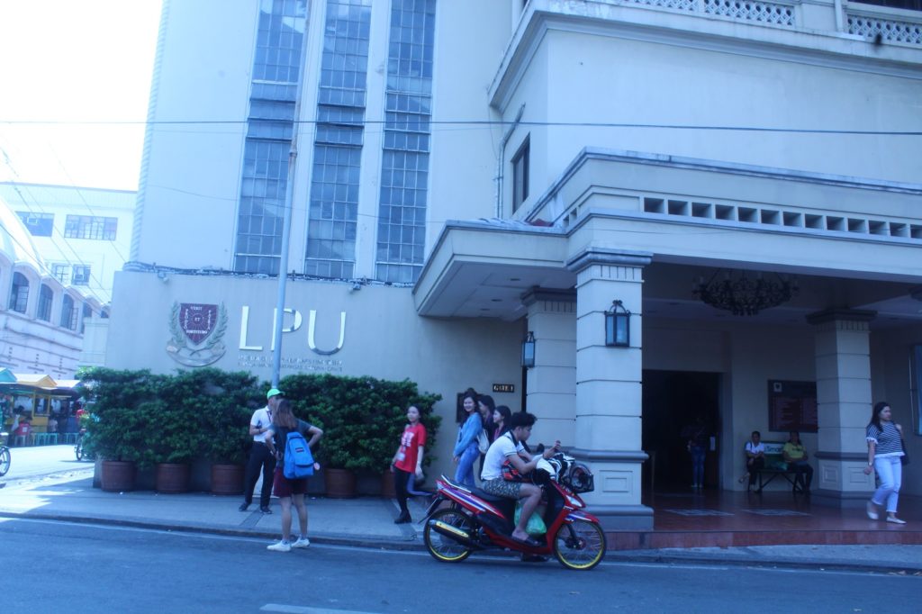 リセウム・オブ・ザ・フィリピン大学（Lyceum of the Philippines University）の入口