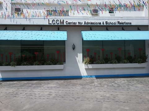 ラコンソラチオンカレッジ（La Consolacion College）の校舎