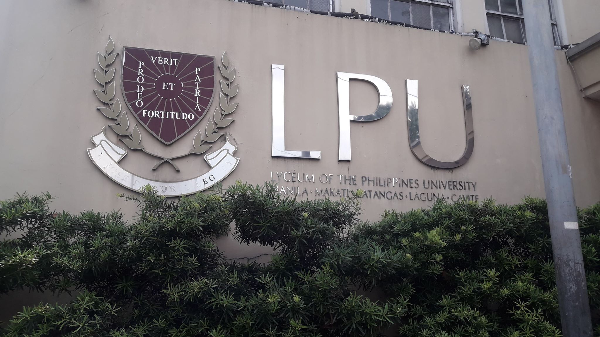 リセウム・オブ・ザ・フィリピン大学（Lyceum of the Philippines University）のロゴ