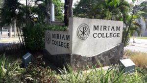ミリアム大学（Miriam College）の入口