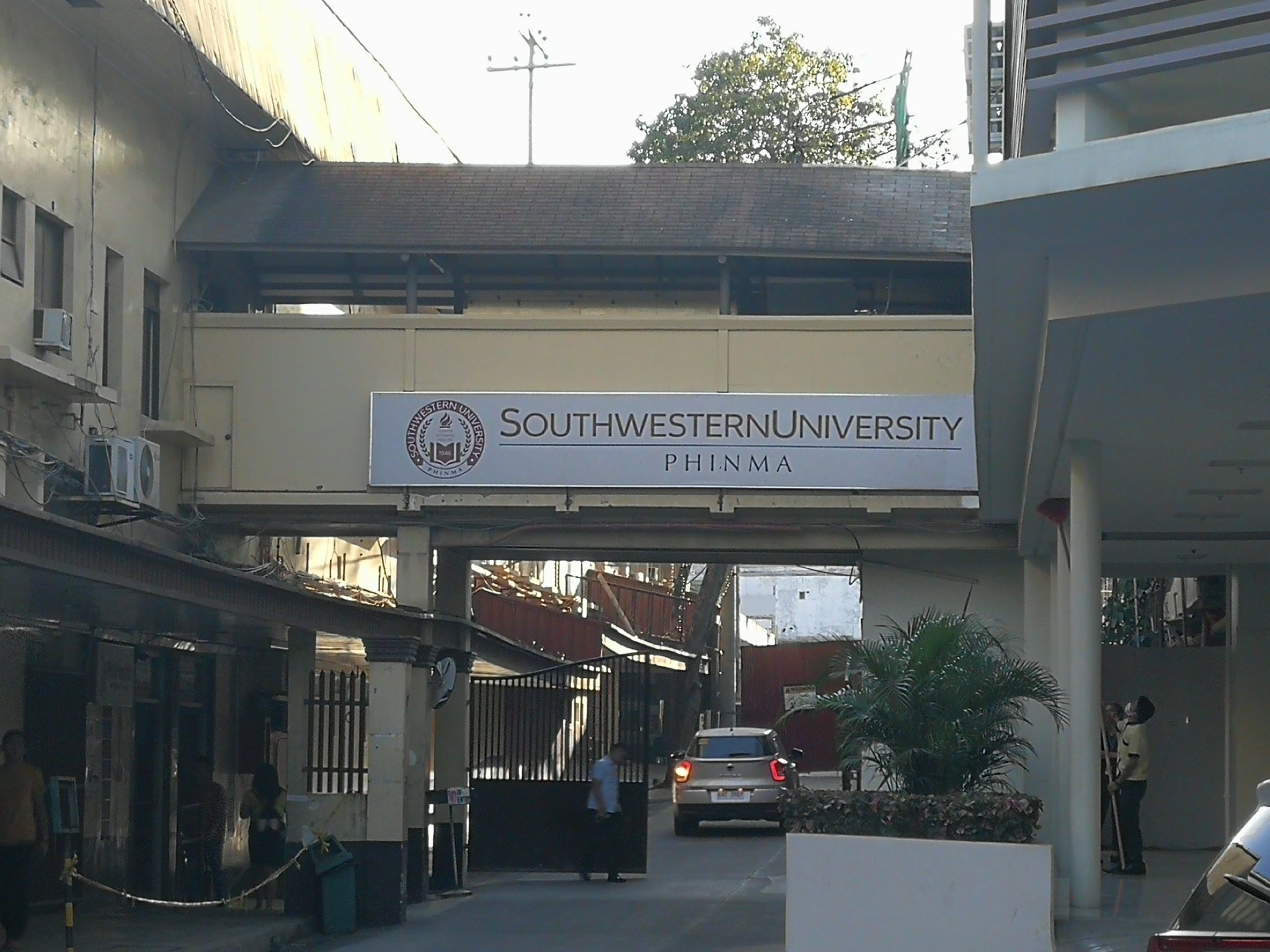サウスウェスタン大学(Southwestern University)の入口