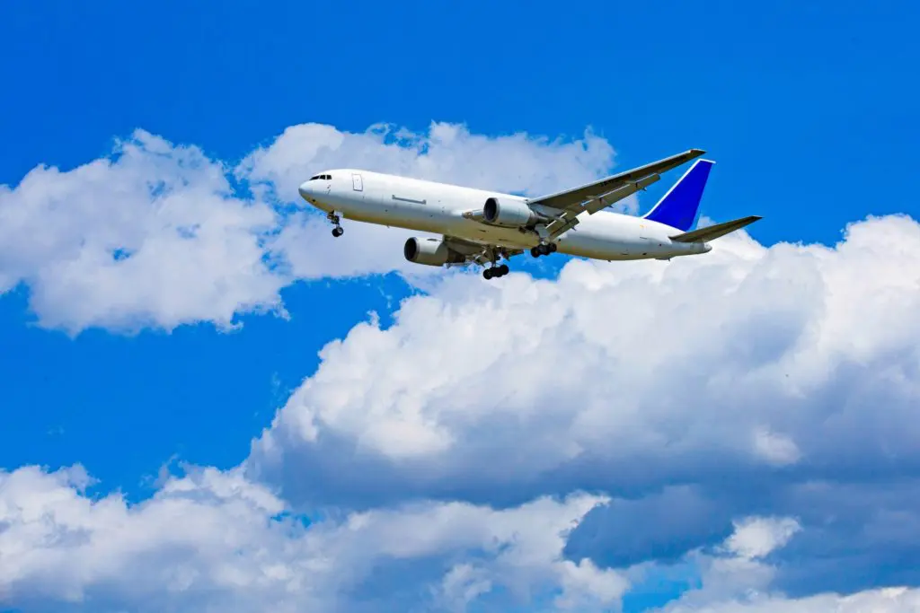 フィリピン行き航空券は、相場や安い時期を調べれば低価格で購入できる