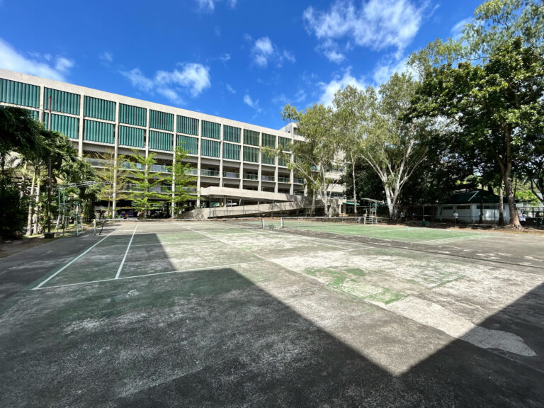 ラサール大学-テニス場-scaled