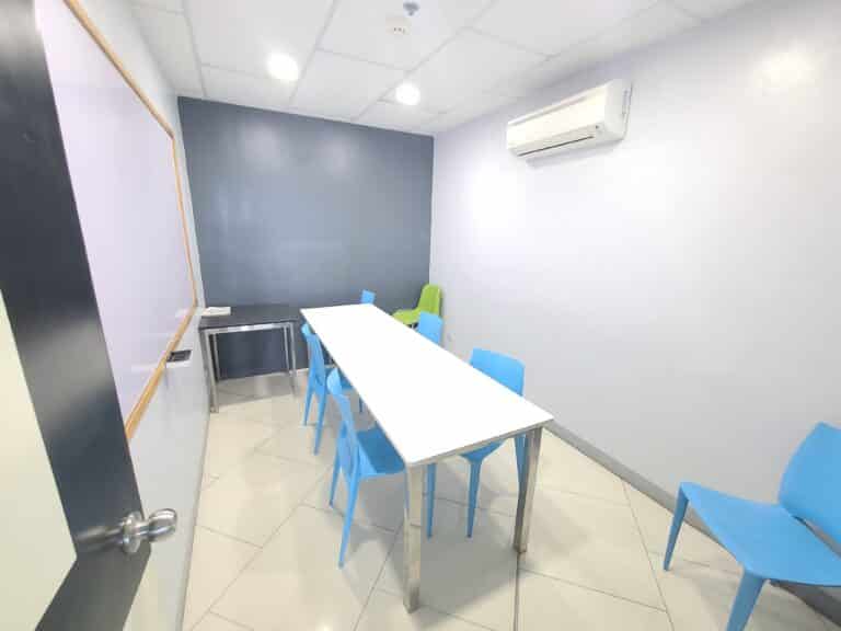 CELLA Uni Campus Group Class (2)