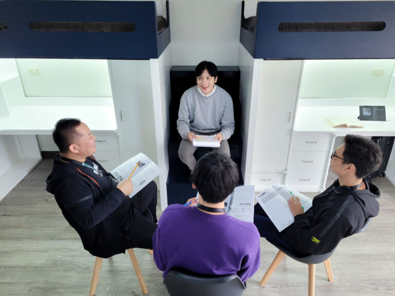 3students+1teacher - 1