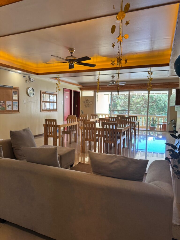 shared living room for women_01