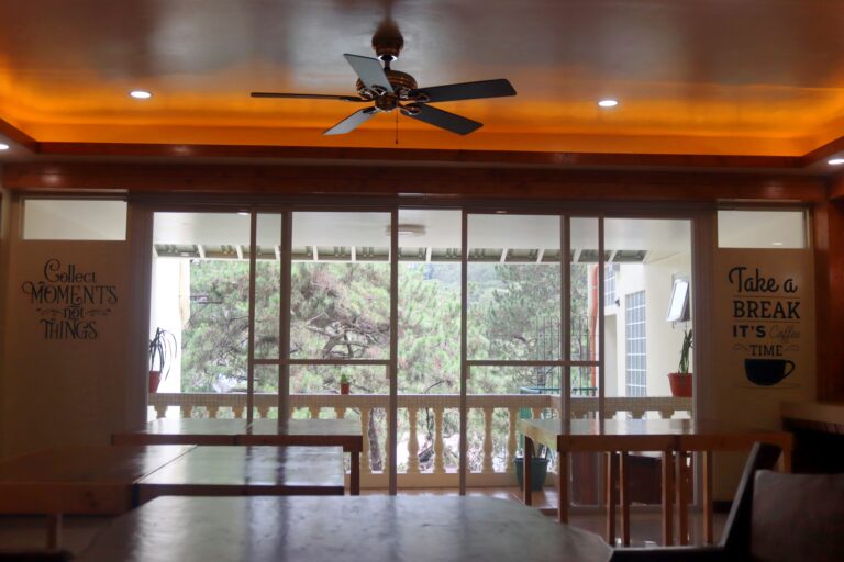 shared living room for women_06