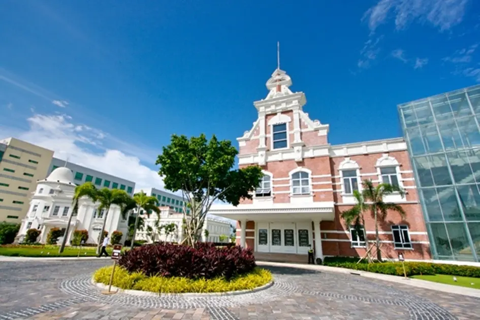 Enderun Colleges（エンデランカレッジ）附属語学学校
