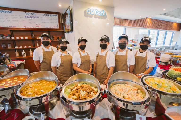 カフェテリアで朝食５ (1)