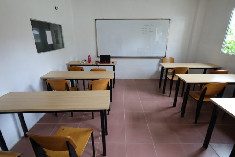 81762b0627f812240753c2fcccc852a3c24c60f1a809c509c11fc381d87a22e5