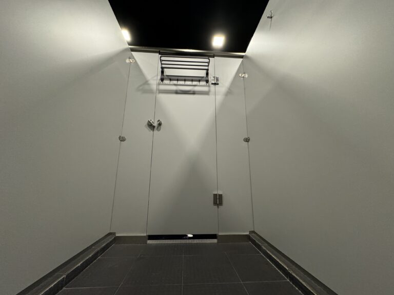 Shower Room シャワールーム1