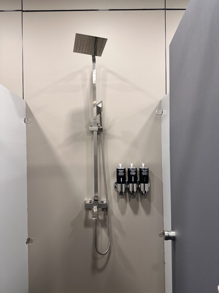 Shower Room シャワールーム2