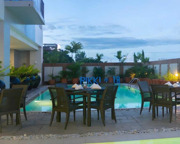 Swimming pool (Restaurant)