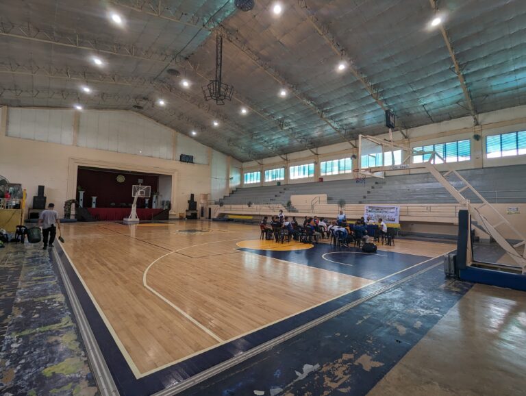 屋内体育館 (1)