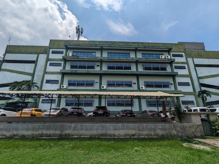 看護学部(語学学校は4階)